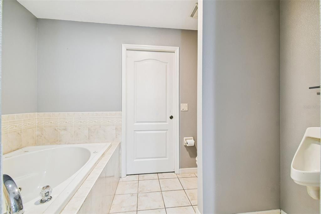 For Sale: $729,000 (4 beds, 4 baths, 3058 Square Feet)