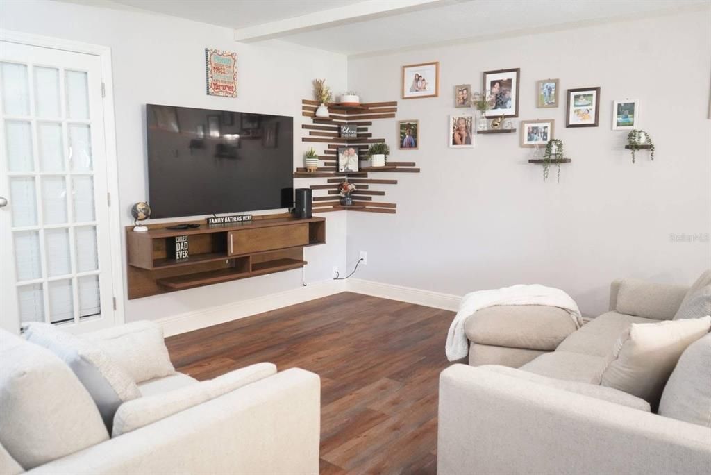 For Sale: $525,000 (4 beds, 2 baths, 1785 Square Feet)