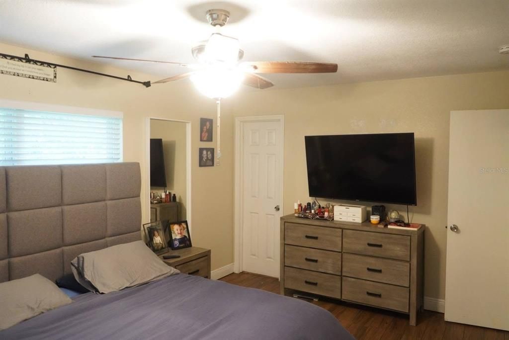 For Sale: $525,000 (4 beds, 2 baths, 1785 Square Feet)