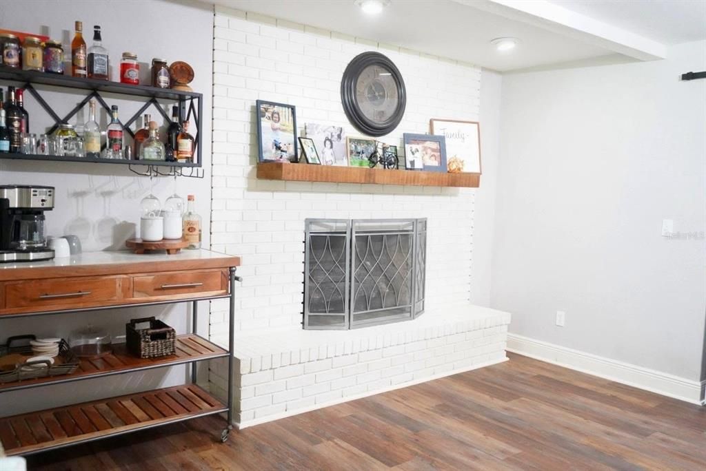 For Sale: $525,000 (4 beds, 2 baths, 1785 Square Feet)