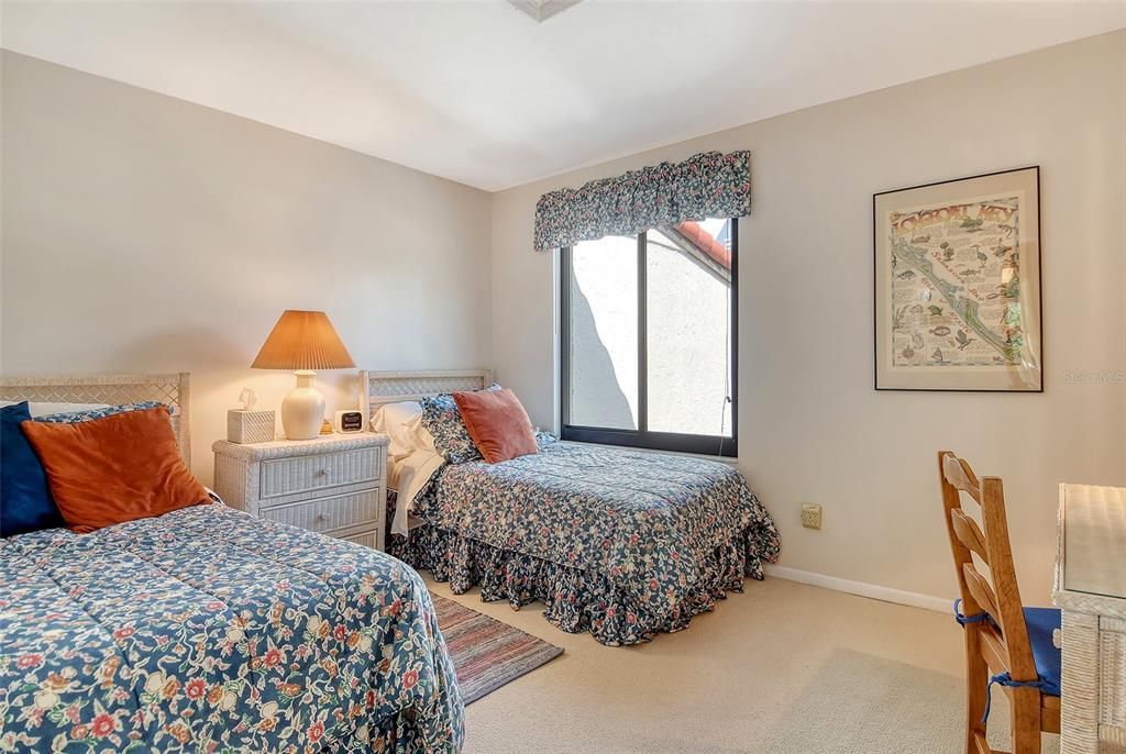 For Sale: $799,000 (3 beds, 2 baths, 1690 Square Feet)