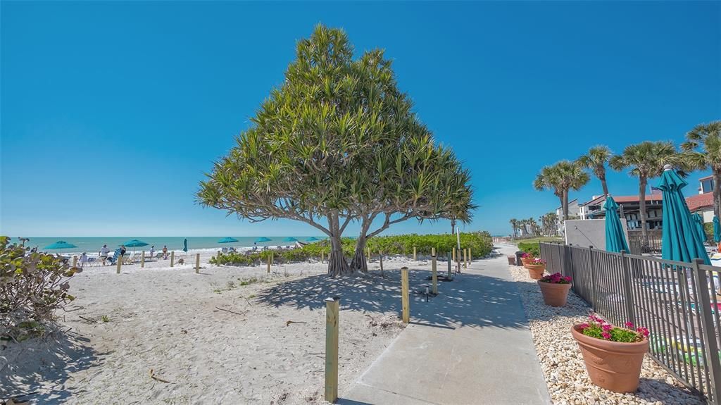 For Sale: $799,000 (3 beds, 2 baths, 1690 Square Feet)