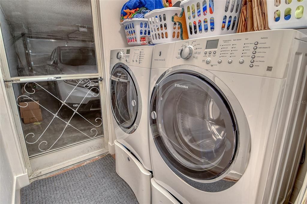 For Sale: $799,000 (3 beds, 2 baths, 1690 Square Feet)