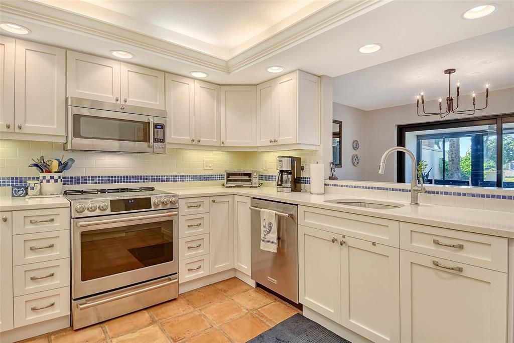 For Sale: $799,000 (3 beds, 2 baths, 1690 Square Feet)