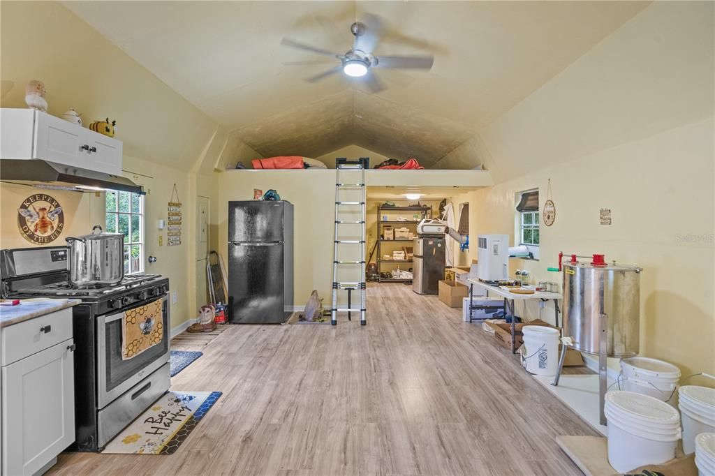 合同活跃: $179,800 (0.35 acres)