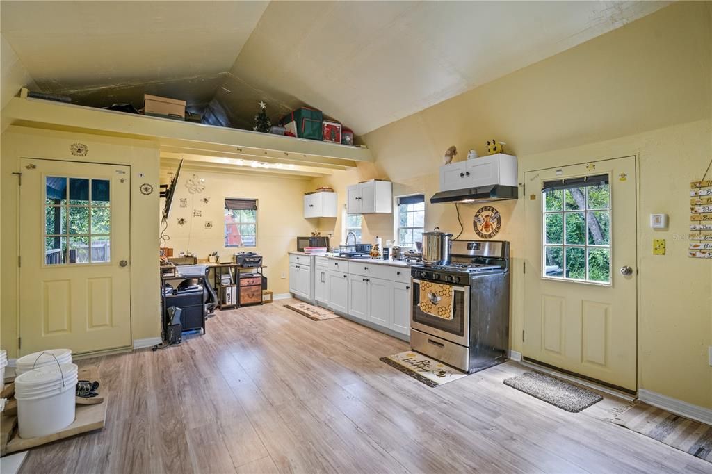 合同活跃: $179,800 (0.35 acres)