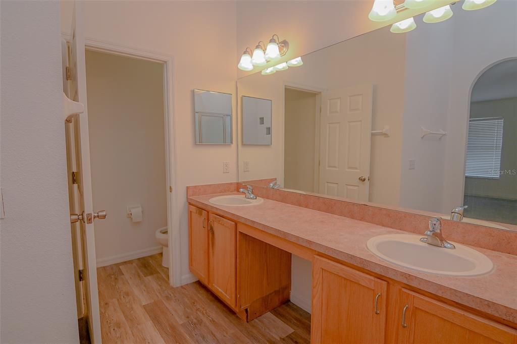 Active With Contract: $279,900 (4 beds, 2 baths, 1933 Square Feet)