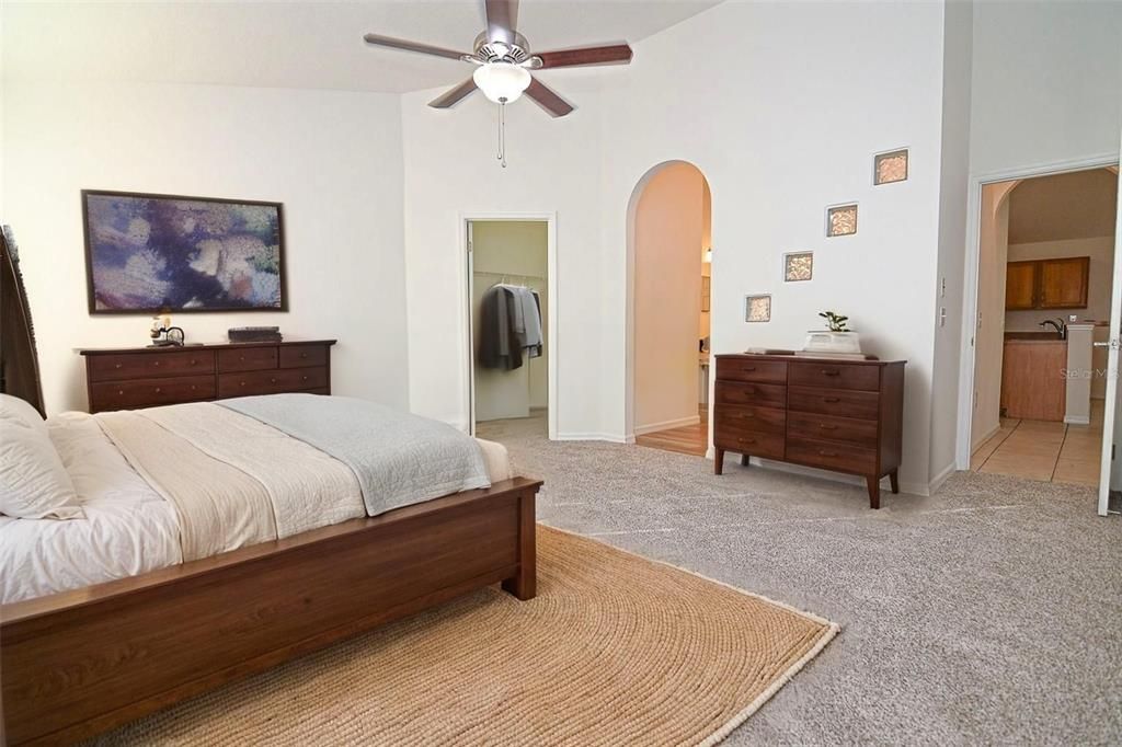 Active With Contract: $279,900 (4 beds, 2 baths, 1933 Square Feet)