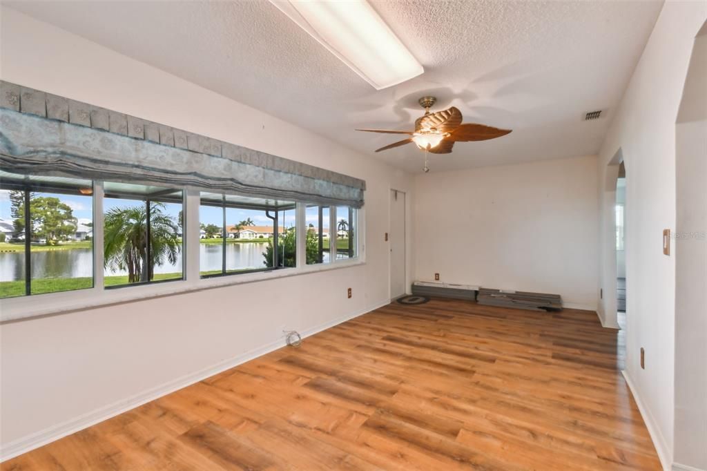 На продажу: $284,900 (2 спален, 2 ванн, 1598 Квадратных фут)