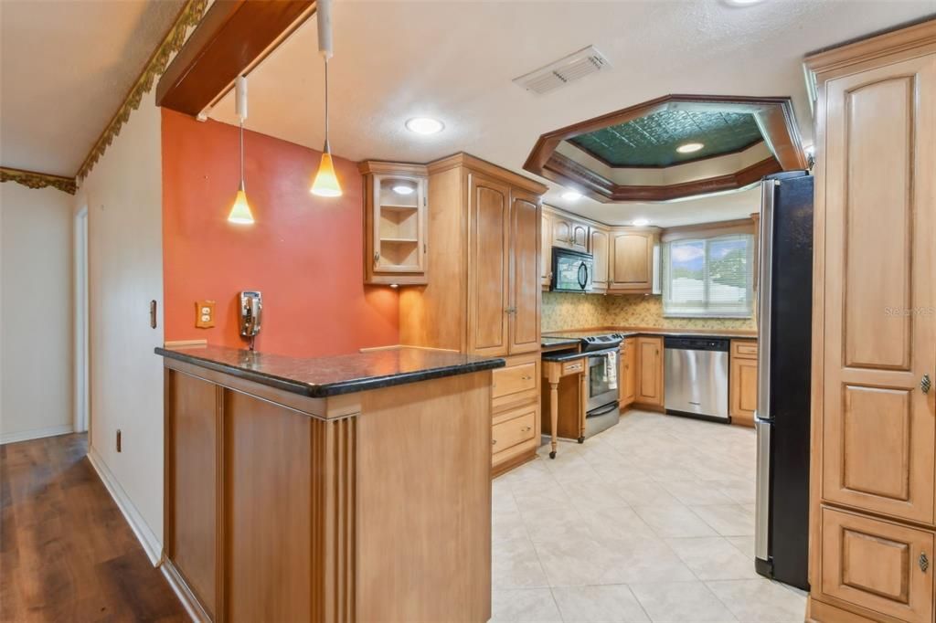 На продажу: $284,900 (2 спален, 2 ванн, 1598 Квадратных фут)