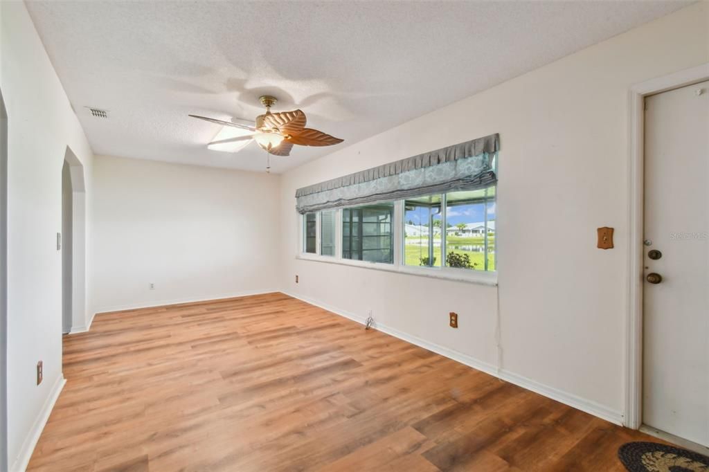 На продажу: $284,900 (2 спален, 2 ванн, 1598 Квадратных фут)