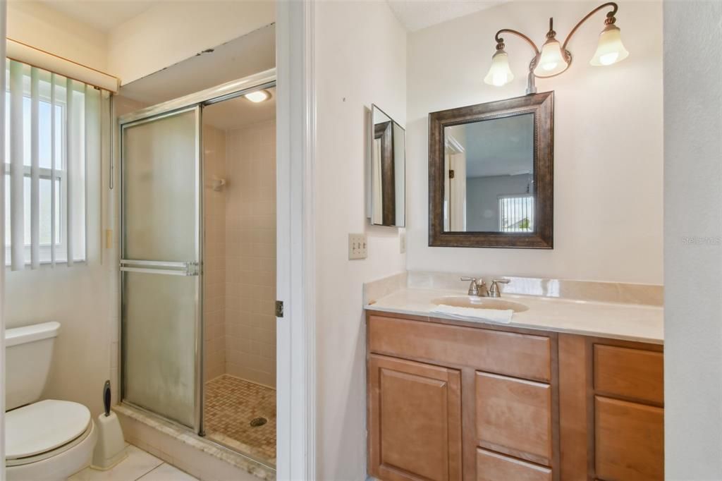 На продажу: $284,900 (2 спален, 2 ванн, 1598 Квадратных фут)