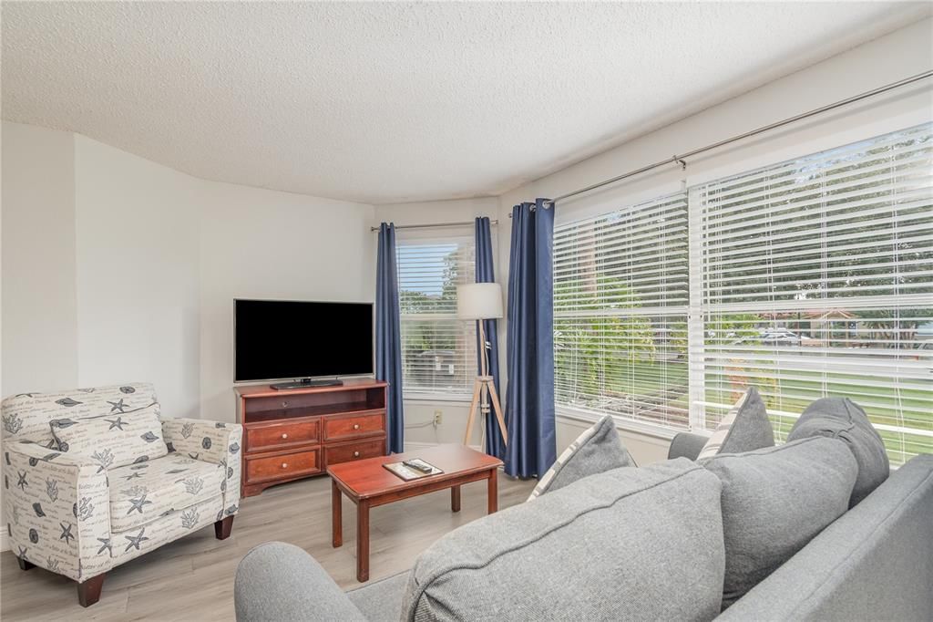 待售: $120,000 (2 贝兹, 2 浴室, 759 平方英尺)