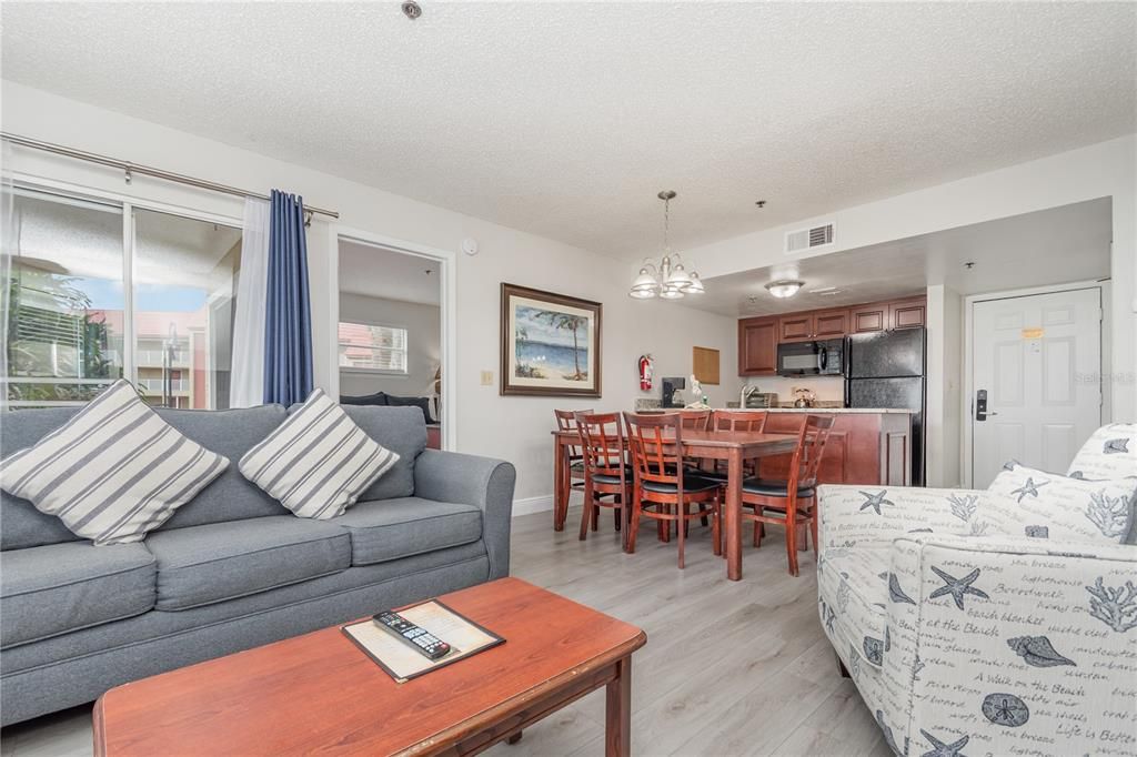 待售: $120,000 (2 贝兹, 2 浴室, 759 平方英尺)