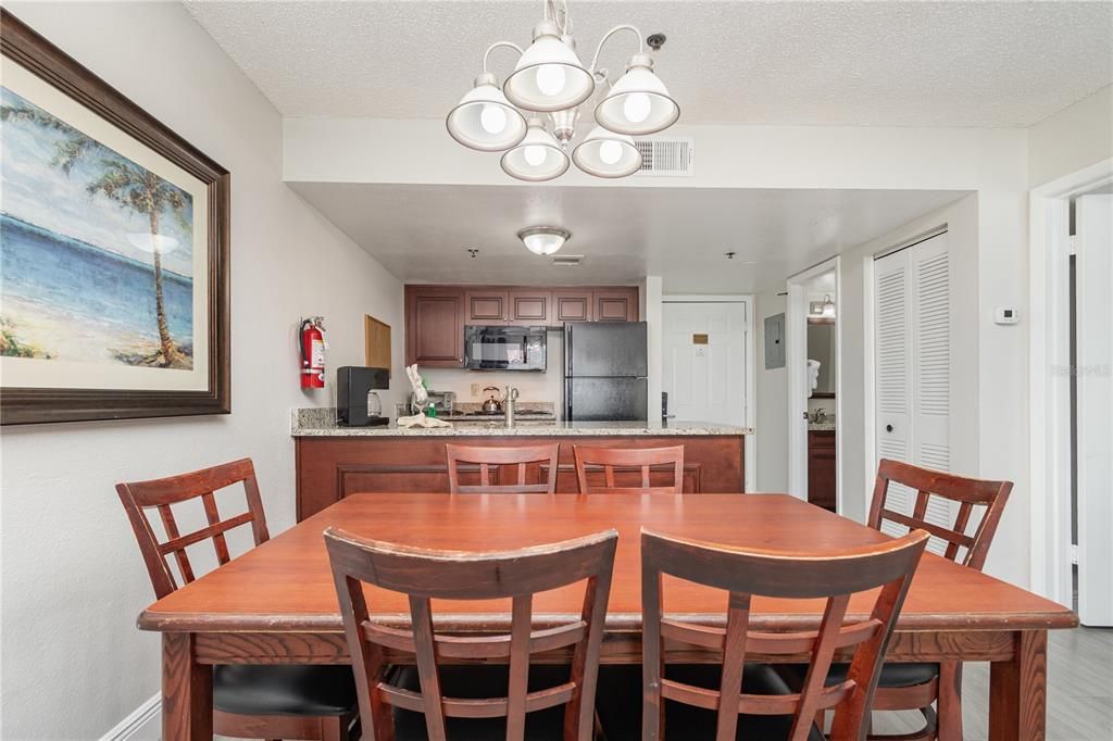 待售: $120,000 (2 贝兹, 2 浴室, 759 平方英尺)