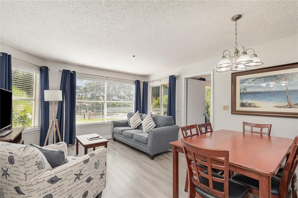 待售: $120,000 (2 贝兹, 2 浴室, 759 平方英尺)