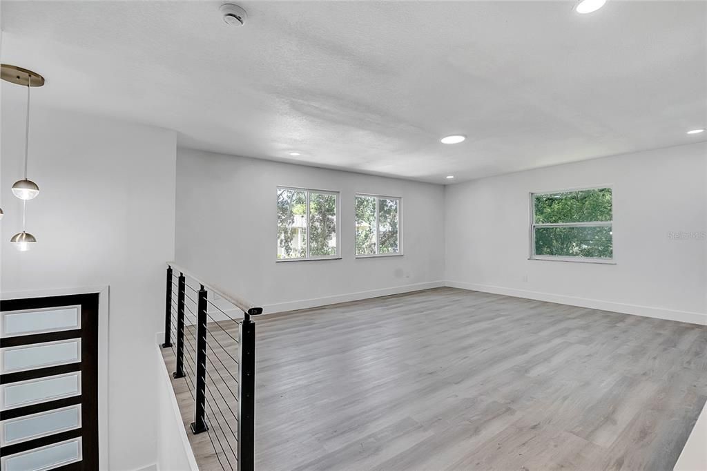 Под контрактом: $555,000 (5 спален, 3 ванн, 2441 Квадратных фут)