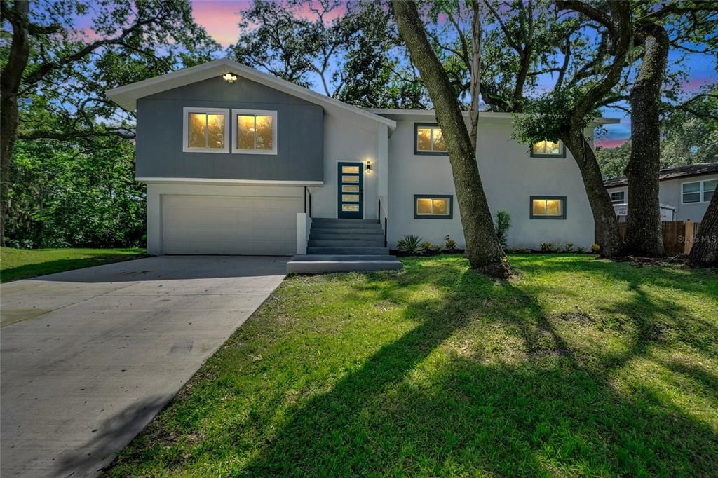 Под контрактом: $555,000 (5 спален, 3 ванн, 2441 Квадратных фут)