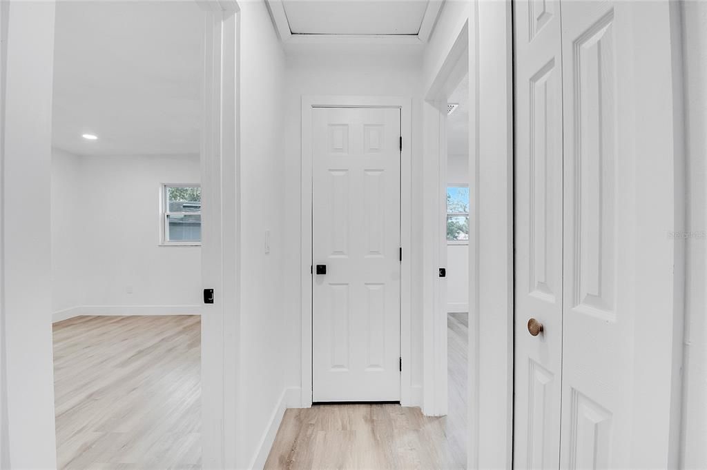 Под контрактом: $555,000 (5 спален, 3 ванн, 2441 Квадратных фут)