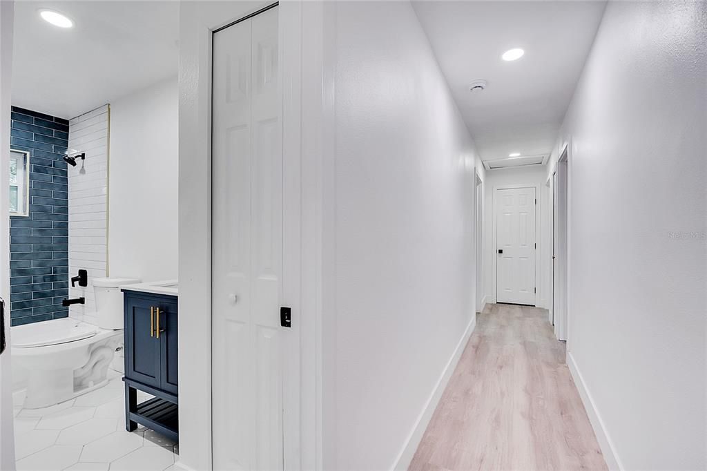 Под контрактом: $555,000 (5 спален, 3 ванн, 2441 Квадратных фут)