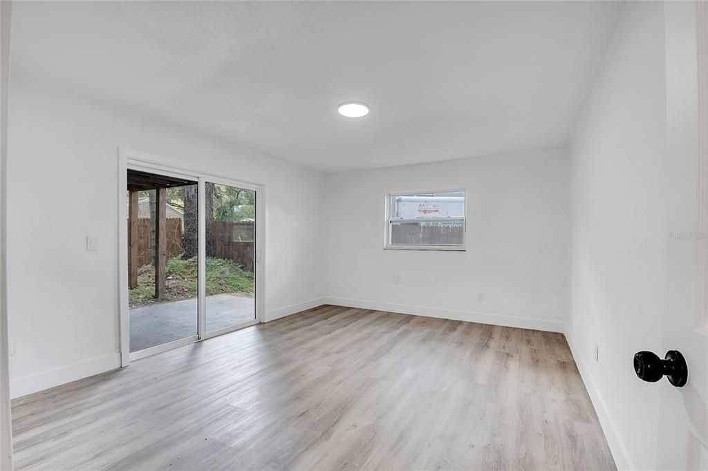 Под контрактом: $555,000 (5 спален, 3 ванн, 2441 Квадратных фут)