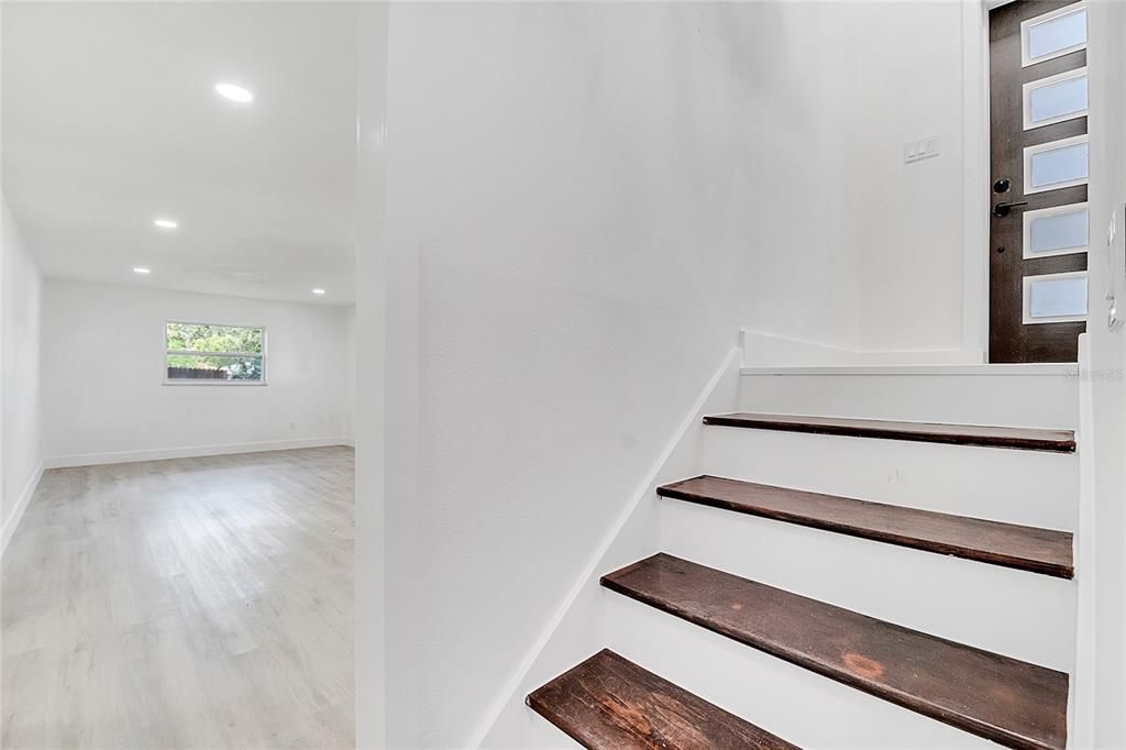 Под контрактом: $555,000 (5 спален, 3 ванн, 2441 Квадратных фут)