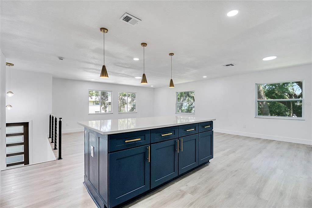 Под контрактом: $555,000 (5 спален, 3 ванн, 2441 Квадратных фут)