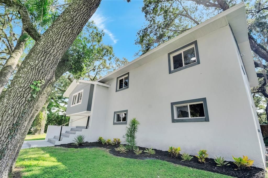 Под контрактом: $555,000 (5 спален, 3 ванн, 2441 Квадратных фут)