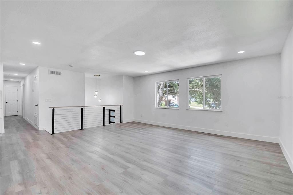 Под контрактом: $555,000 (5 спален, 3 ванн, 2441 Квадратных фут)