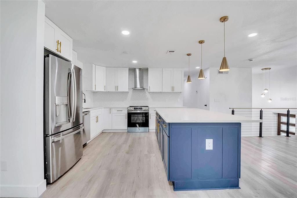 Под контрактом: $555,000 (5 спален, 3 ванн, 2441 Квадратных фут)