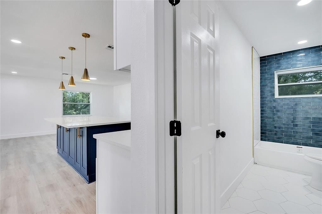 Под контрактом: $555,000 (5 спален, 3 ванн, 2441 Квадратных фут)