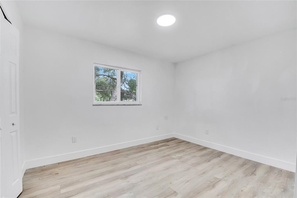 Под контрактом: $555,000 (5 спален, 3 ванн, 2441 Квадратных фут)