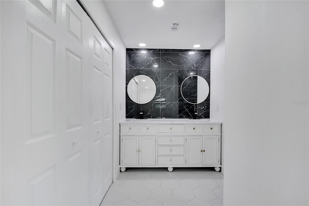 Под контрактом: $555,000 (5 спален, 3 ванн, 2441 Квадратных фут)