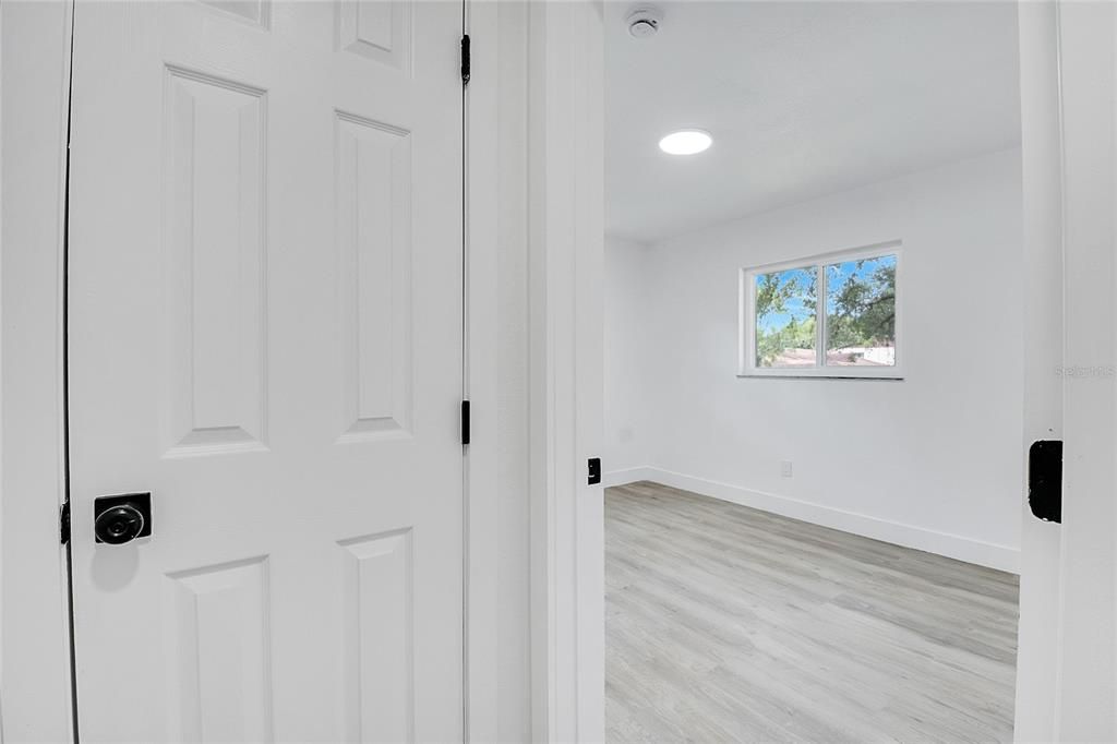 Под контрактом: $555,000 (5 спален, 3 ванн, 2441 Квадратных фут)