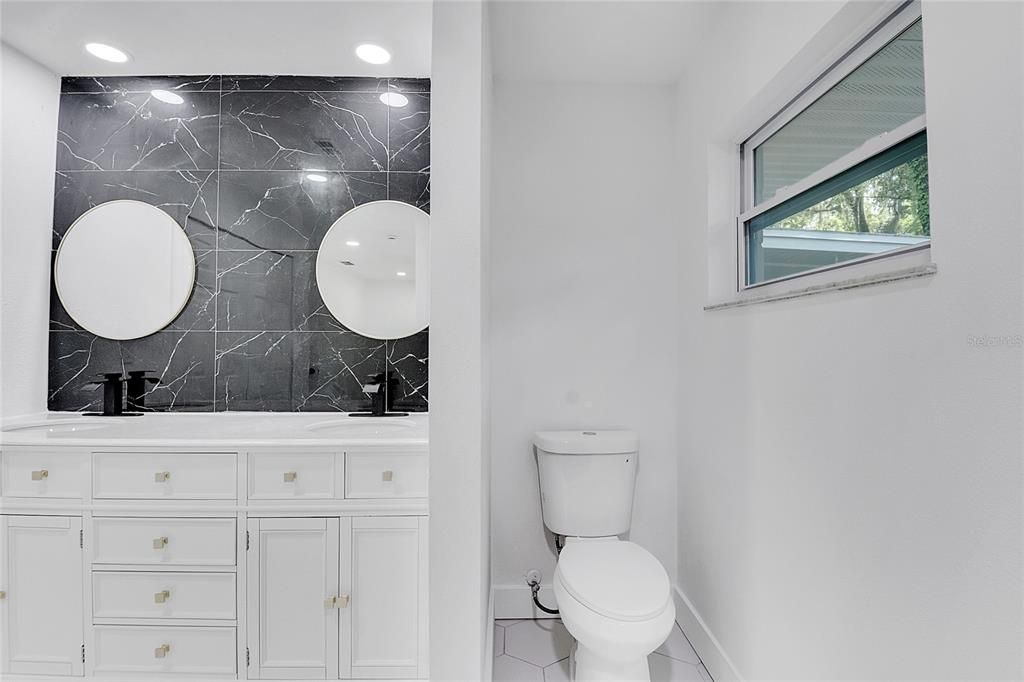 Под контрактом: $555,000 (5 спален, 3 ванн, 2441 Квадратных фут)