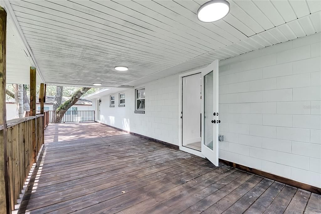 Под контрактом: $555,000 (5 спален, 3 ванн, 2441 Квадратных фут)