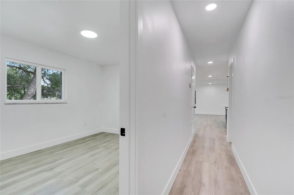 Под контрактом: $555,000 (5 спален, 3 ванн, 2441 Квадратных фут)