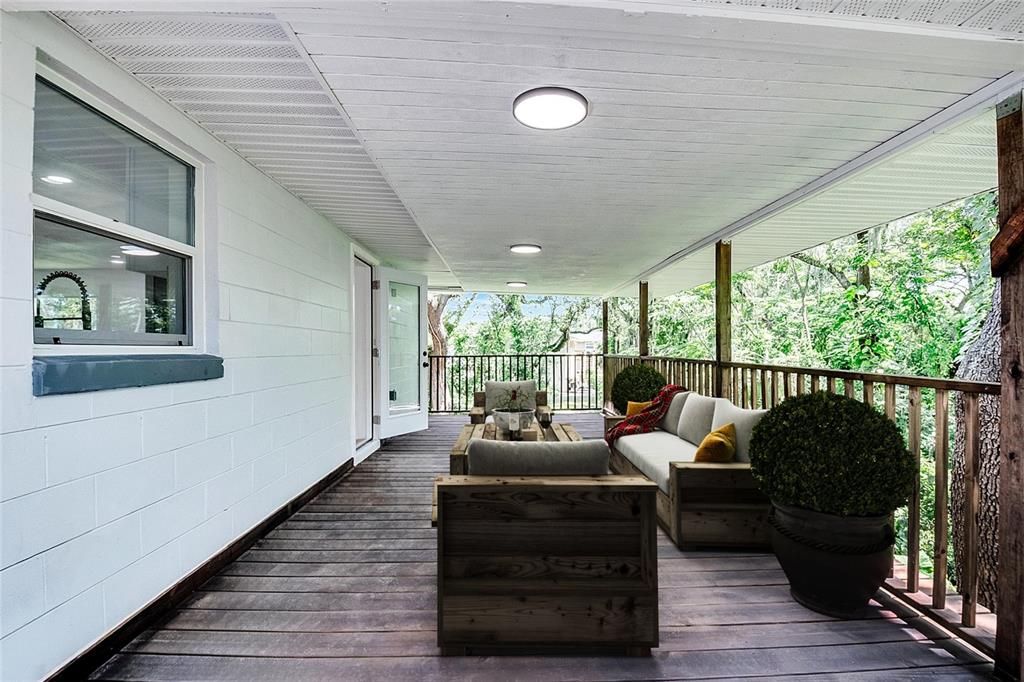 Под контрактом: $555,000 (5 спален, 3 ванн, 2441 Квадратных фут)