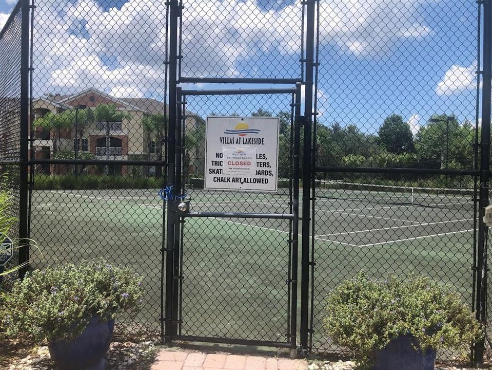 For Sale: $144,000 (1 beds, 1 baths, 576 Square Feet)