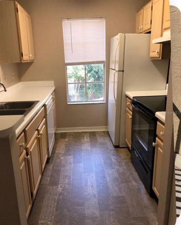 For Sale: $144,000 (1 beds, 1 baths, 576 Square Feet)