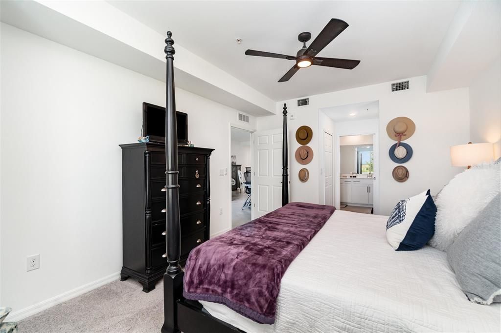 待售: $297,500 (2 贝兹, 2 浴室, 1355 平方英尺)