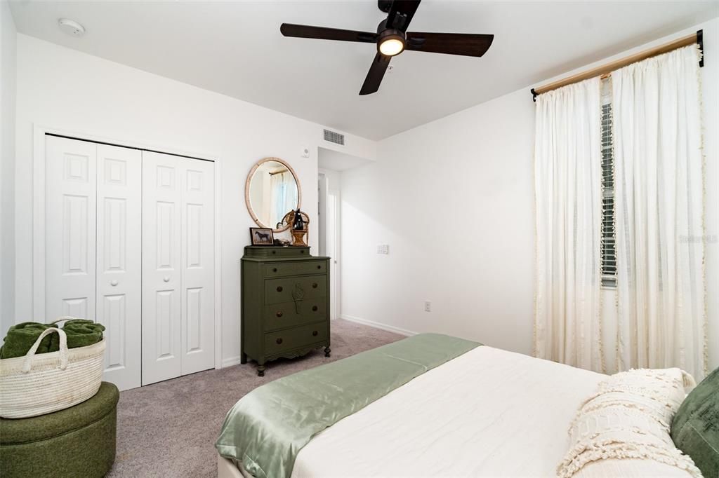 待售: $297,500 (2 贝兹, 2 浴室, 1355 平方英尺)