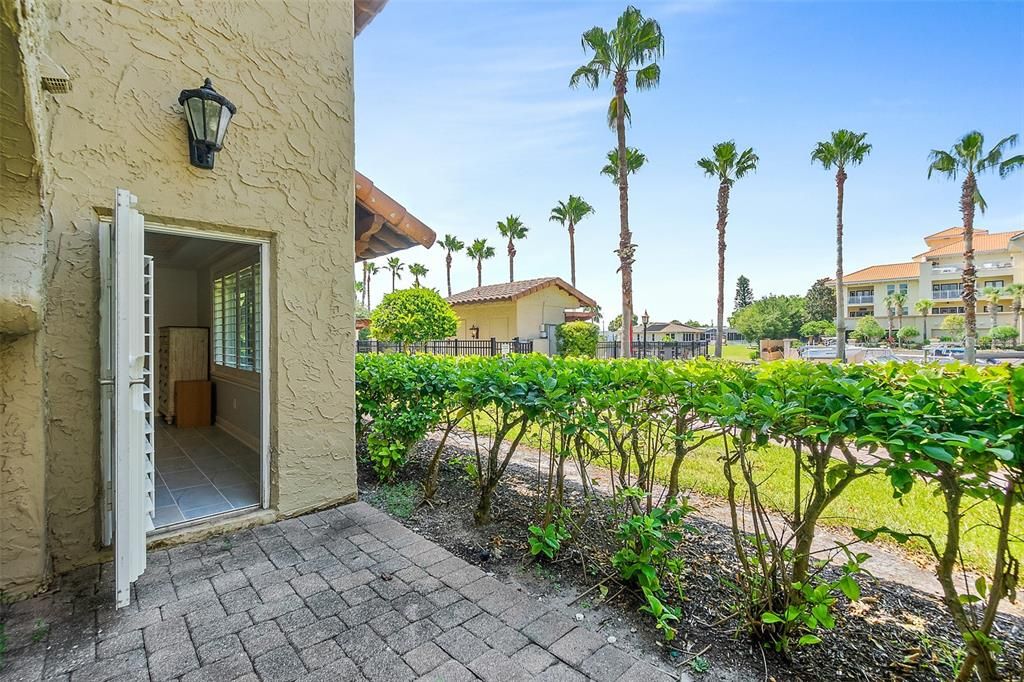For Sale: $499,900 (2 beds, 2 baths, 2297 Square Feet)