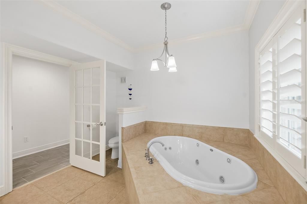 For Sale: $499,900 (2 beds, 2 baths, 2297 Square Feet)