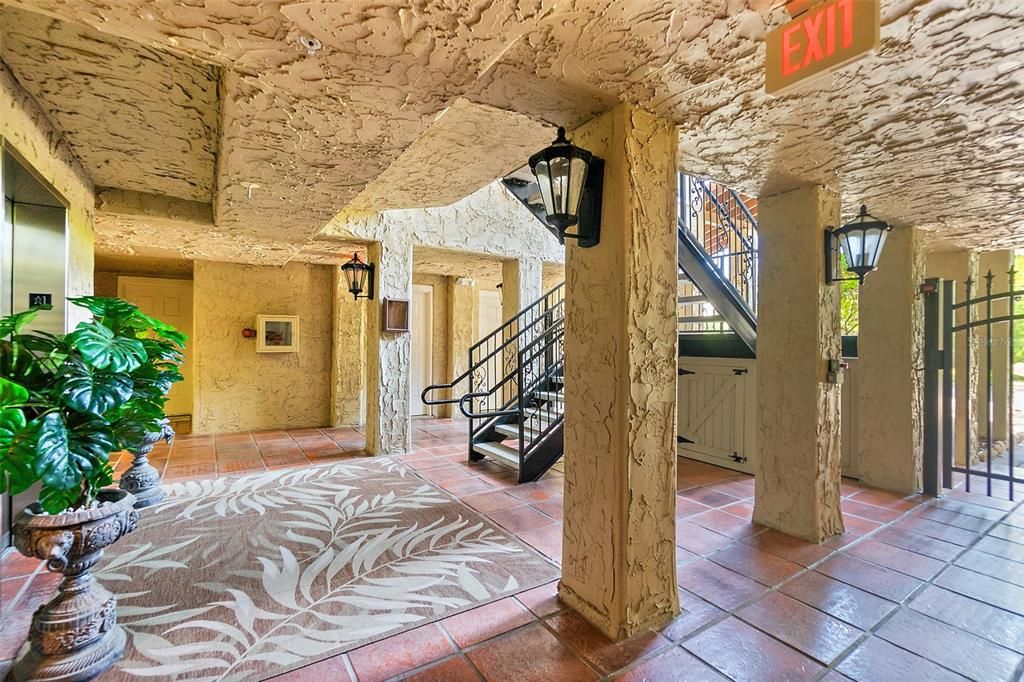 For Sale: $499,900 (2 beds, 2 baths, 2297 Square Feet)
