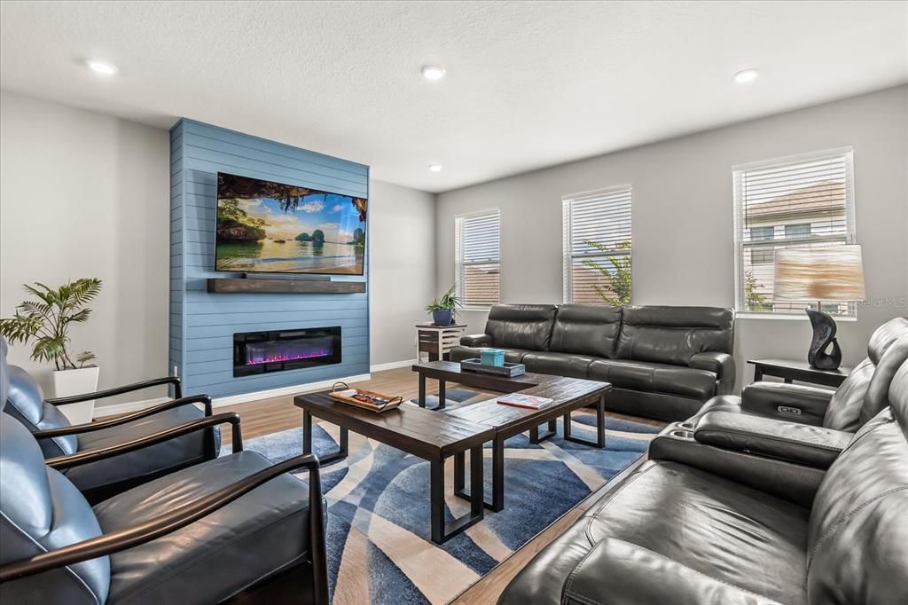 На продажу: $785,000 (5 спален, 4 ванн, 3919 Квадратных фут)