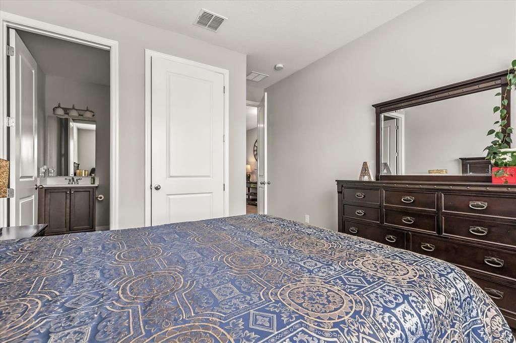 На продажу: $785,000 (5 спален, 4 ванн, 3919 Квадратных фут)