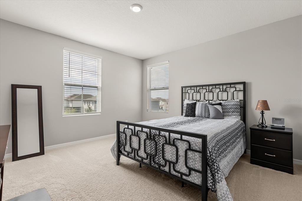 На продажу: $785,000 (5 спален, 4 ванн, 3919 Квадратных фут)