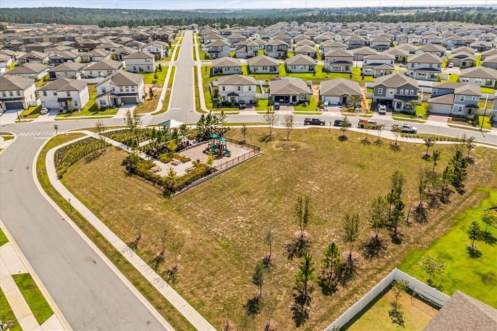 На продажу: $785,000 (5 спален, 4 ванн, 3919 Квадратных фут)