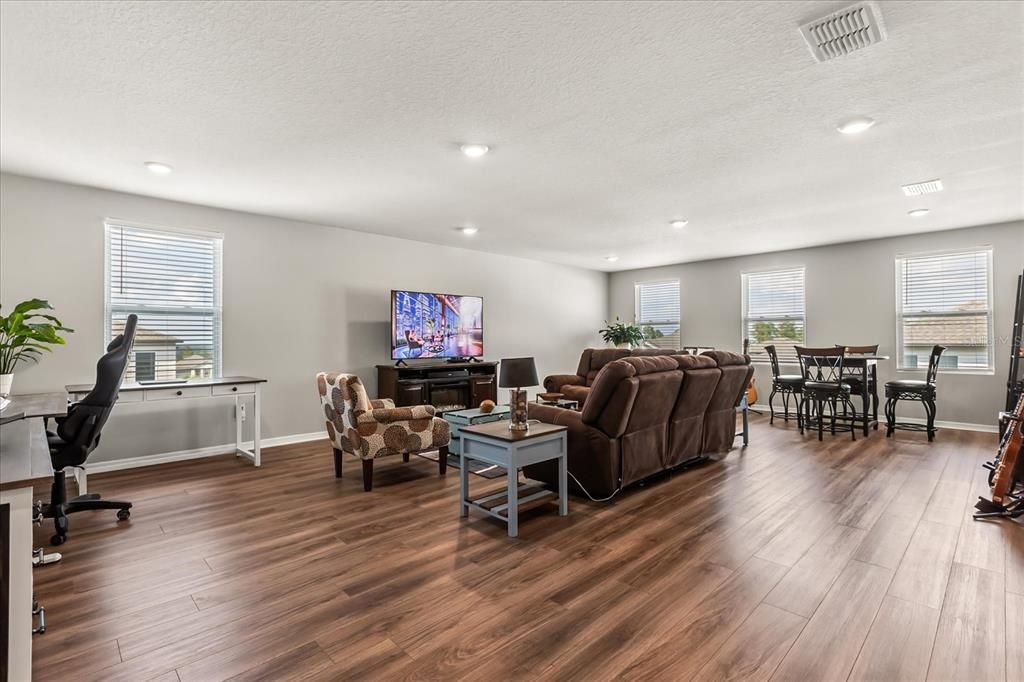 На продажу: $785,000 (5 спален, 4 ванн, 3919 Квадратных фут)